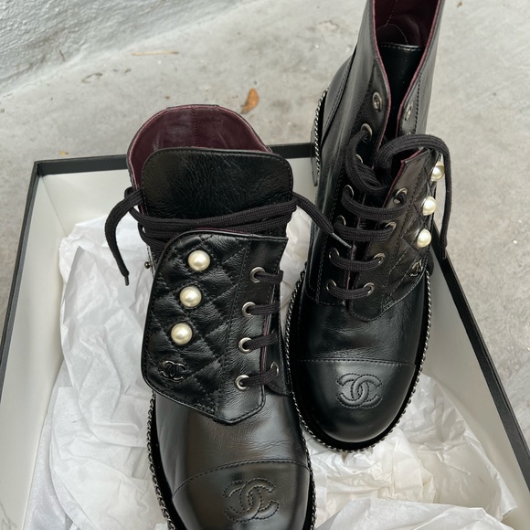 Chanel Shiny Calfskin Quilted Lace Up Combat Boots 38 Black - Picture 7 of 8
